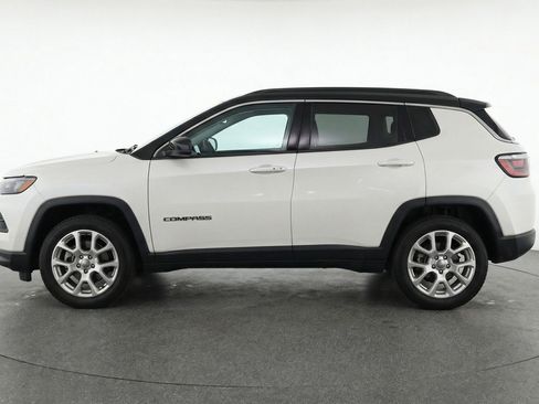 Used 2025 Jeep Compass Limited image 5