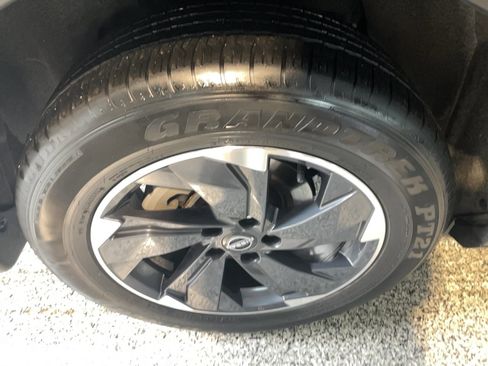 Used 2024 Nissan Rogue SV w/ SV Premium Package image 5