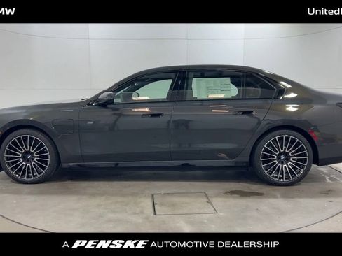 New 2026 BMW 750e xDrive w/ Executive Package image 5