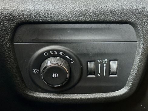 Used 2022 Jeep Grand Cherokee L Limited AWD/4WD image 17