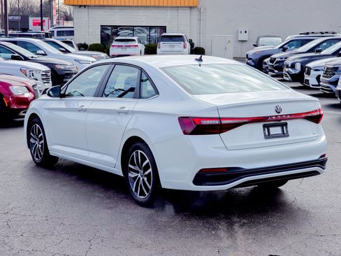 Used 2025 Volkswagen Jetta SE w/ Sunroof Package image 14