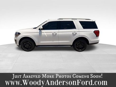 Used 2023 Ford Expedition XLT AWD/4WD image 3