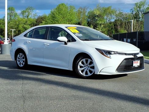 Certified 2025 Toyota Corolla LE FWD image 2