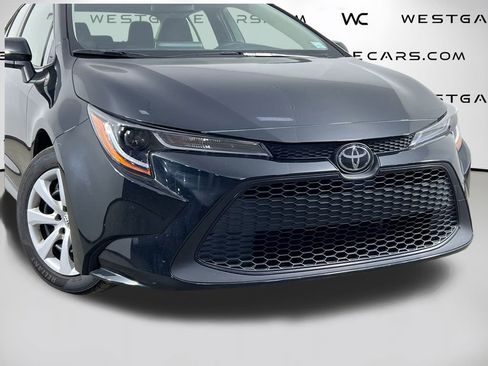 Used 2021 Toyota Corolla LE image 38
