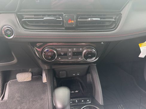 Used 2025 Chevrolet TrailBlazer RS w/ Convenience Package FWD image 8
