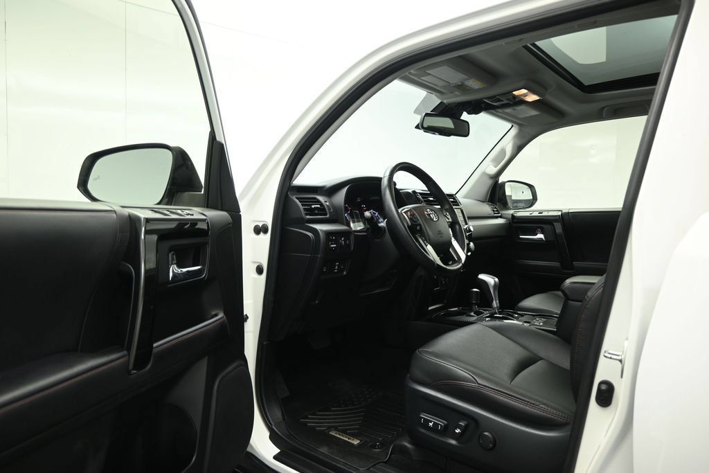 Used 2022 Toyota 4Runner TRD Off-Road Premium AWD/4WD image 9