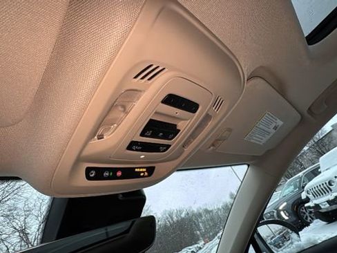 Used 2023 Buick Envision Avenir image 22