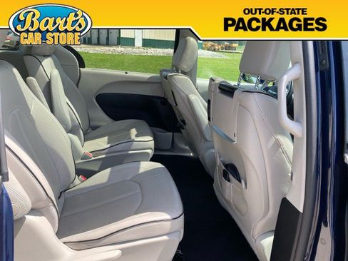 Used 2020 Chrysler Pacifica Limited w/ Advanced Safetytec Group FWD image 14