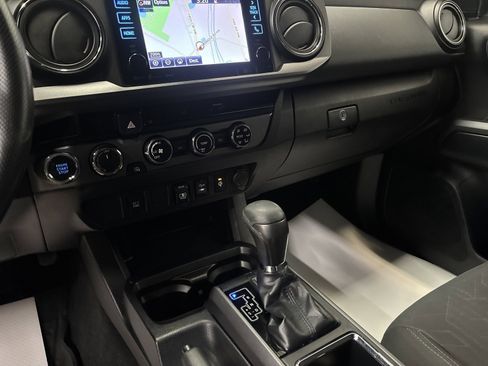 Used 2018 Toyota Tacoma TRD Sport image 20