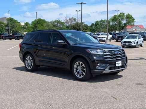 New 2026 Ford Explorer Active w/ Active Comfort Package AWD/4WD image 5