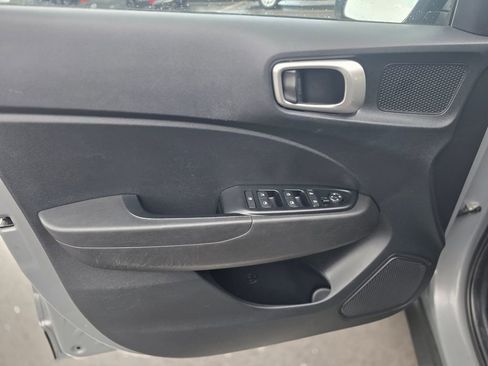 Certified 2021 Hyundai Venue SEL image 16