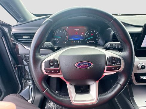 Used 2023 Ford Explorer XLT AWD/4WD image 11