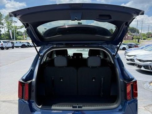 Used 2024 Kia Sorento S w/ Panoramic Sunroof Package FWD image 6