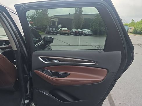 Used 2018 Buick Enclave Avenir w/ Avenir Technology Package AWD/4WD image 36