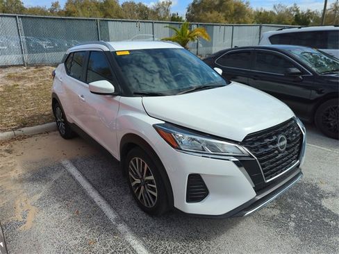 Certified 2023 Nissan Kicks SV image 1
