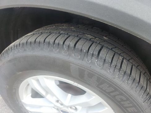 Used 2021 Ford Explorer XLT w/ Equipment Group 202A image 11