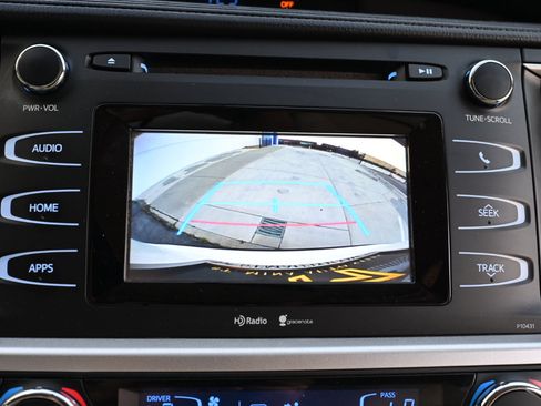 Used 2015 Toyota Highlander Plus image 18