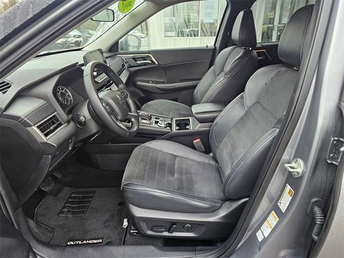 Used 2022 Mitsubishi Outlander SE image 16