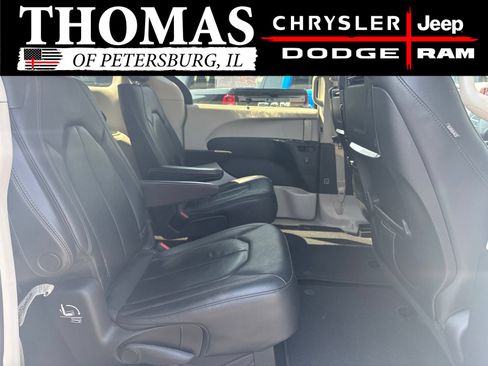 Used 2020 Chrysler Pacifica Touring-L Plus w/ Tire & Wheel Group FWD image 27
