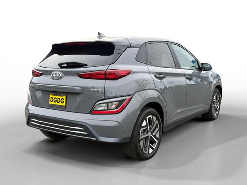 Used 2023 Hyundai Kona SE image 5