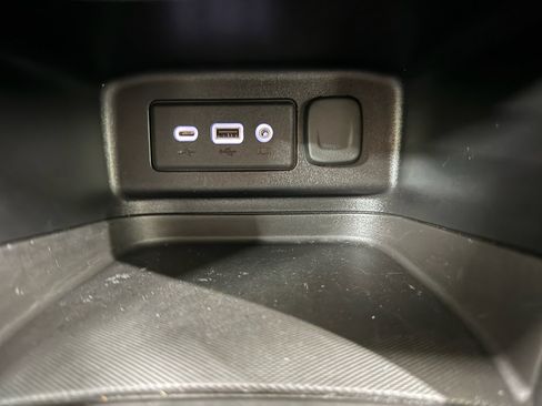 Used 2020 Chevrolet Equinox LS image 34