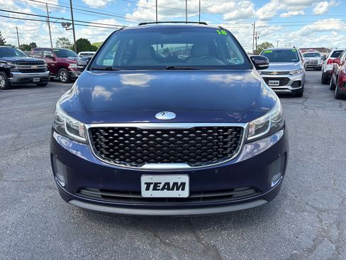 Used 2018 Kia Sedona LX w/ LX Essentials Premium Package FWD image 2