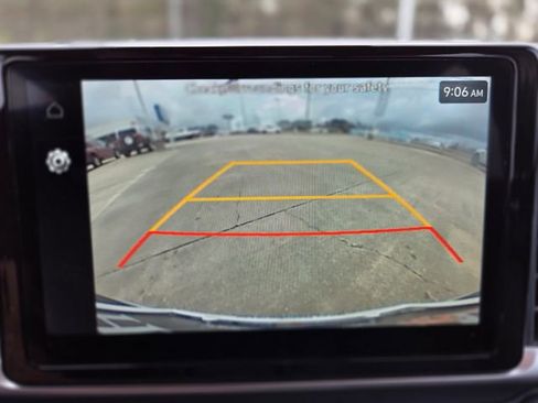 Used 2025 Hyundai Venue Limited image 23