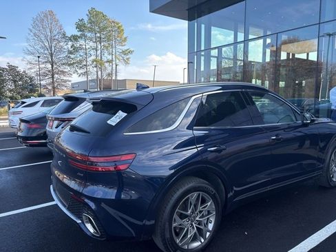 Used 2025 Genesis GV70 2.5T image 3