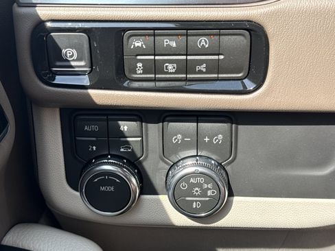 New 2026 GMC Yukon XL Denali w/ Sun & Power Step Package AWD/4WD image 26