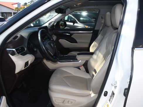 Certified 2021 Toyota Highlander Platinum image 8