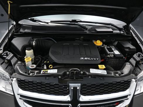 Used 2016 Dodge Grand Caravan SE image 53
