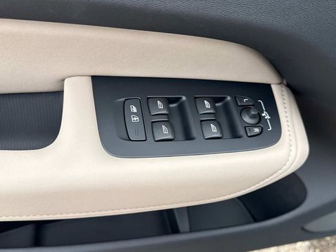 New 2026 Volvo XC60 B5 Plus w/ Protection Package Premier image 17