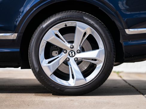 Used 2024 Bentley Bentayga image 39