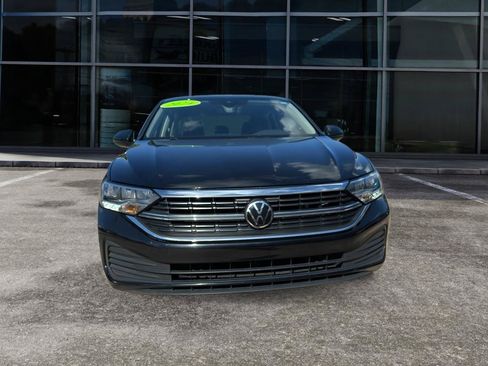 Used 2024 Volkswagen Jetta SE FWD image 2