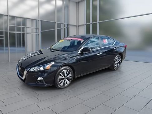 Certified 2022 Nissan Altima 2.5 SV w/ SV Premium Package image 4