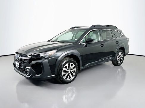 Used 2024 Subaru Outback Premium image 4