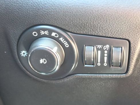 Used 2025 Jeep Compass Trailhawk AWD/4WD image 23