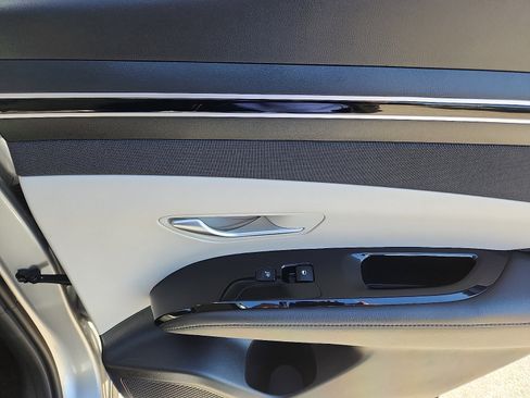 Certified 2024 Hyundai Tucson Limited AWD/4WD image 32