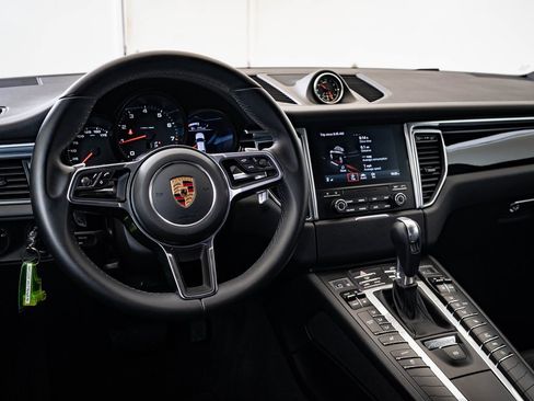 Used 2017 Porsche Macan image 4
