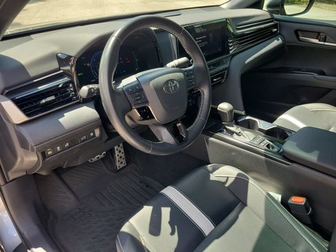 Used 2025 Toyota Camry SE FWD image 16