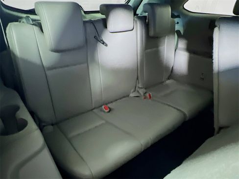 Used 2018 Toyota Highlander XLE w/ Carpet Mat Package (TMS) image 25