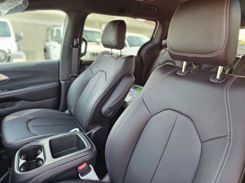 New 2026 Chrysler Voyager LX image 19