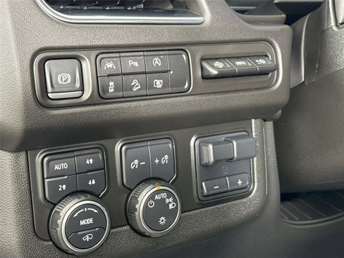 Used 2024 Chevrolet Tahoe High Country AWD/4WD image 16