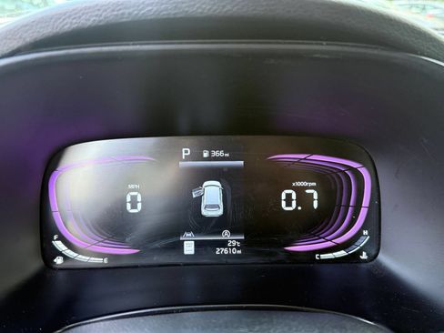 Used 2025 Kia Soul LX w/ LX Technology Package FWD image 37