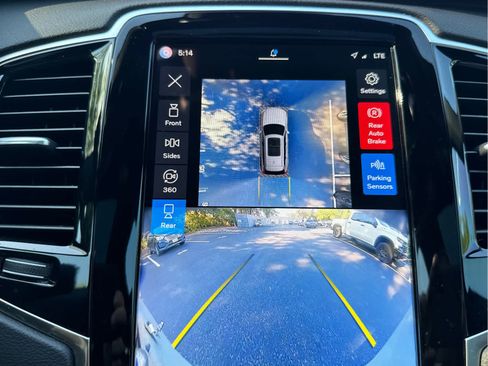 Certified 2024 Volvo XC90 B6 Ultimate w/ Lounge Package image 32