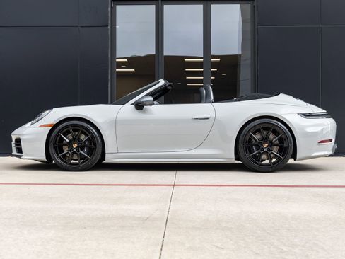 New 2026 Porsche 911 Carrera T image 2