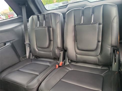 Used 2019 Ford Explorer XLT w/ Equipment Group 202A AWD/4WD image 14