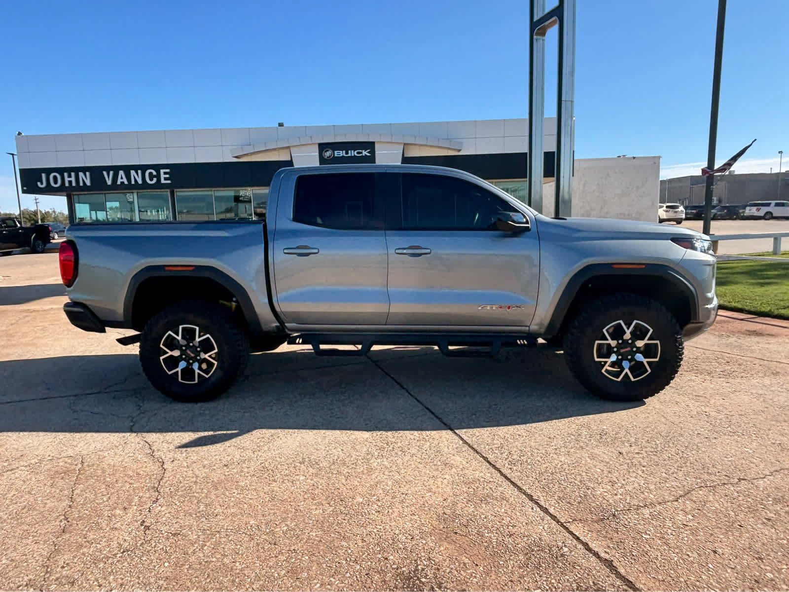 Used 2024 GMC Canyon AT4X AWD/4WD image 8