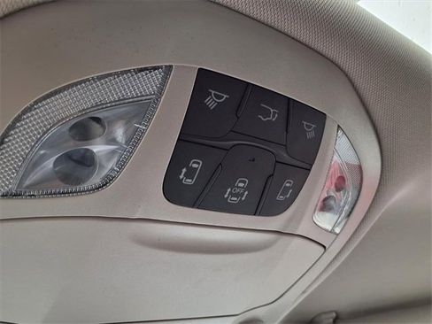 Used 2024 Chrysler Pacifica Limited image 17