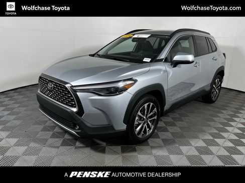 Certified 2024 Toyota Corolla Cross XLE FWD image 1